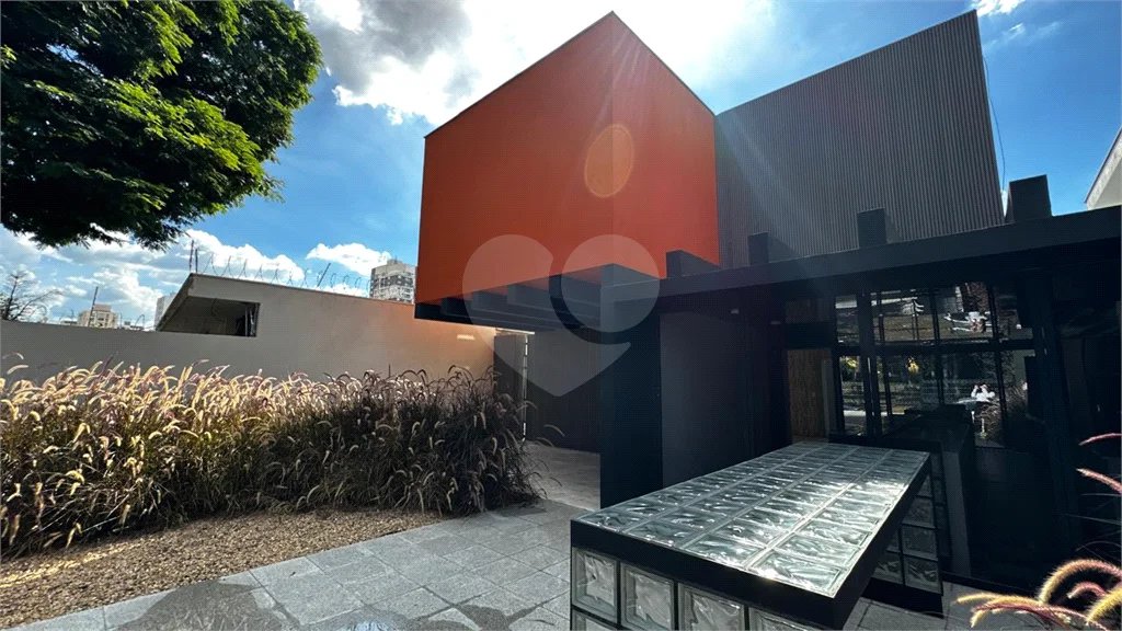 Casa Comercial disponível para venda e locação no Bairro Cidade Jardim em Piracicaba - SP.