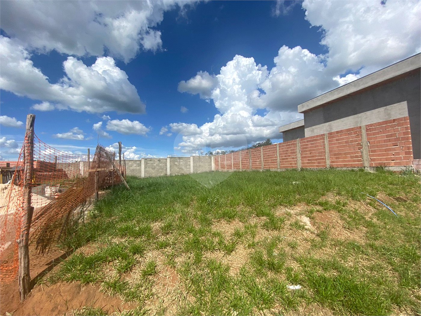 Terreno no Residencial Villeneuve