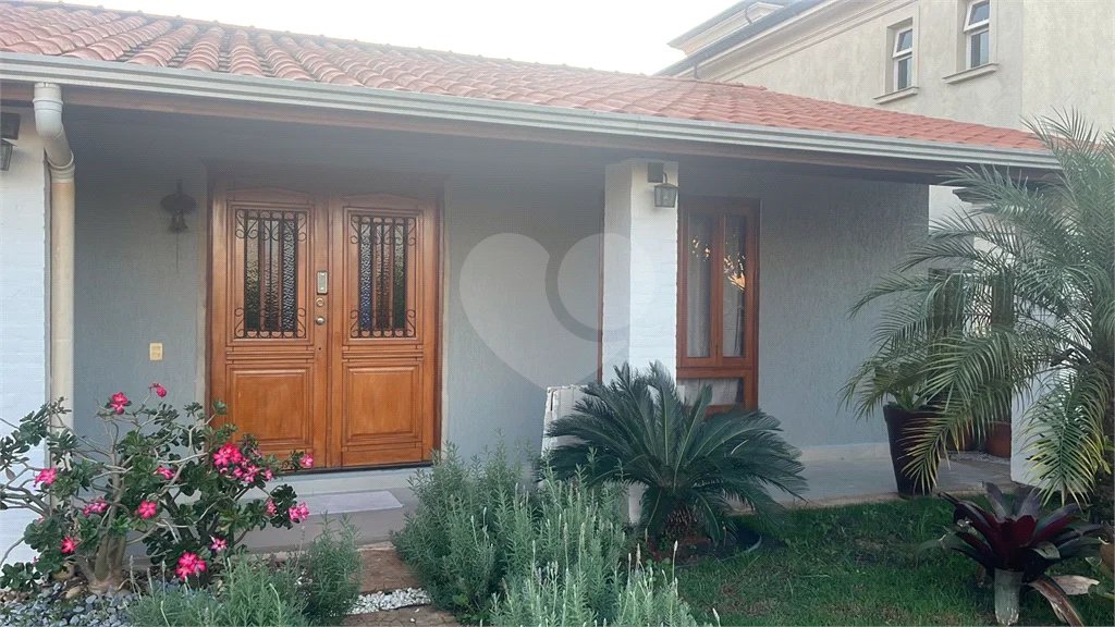 Casa à venda e locação no Condomínio Monte Alegre com 04 suítes.