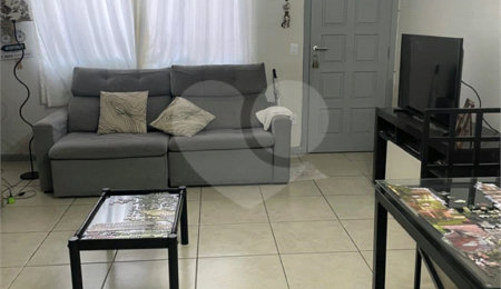 Casa à venda com 3 quartos, sendo 1 suíte,  no condomínio Serranos, São Paulo - SP