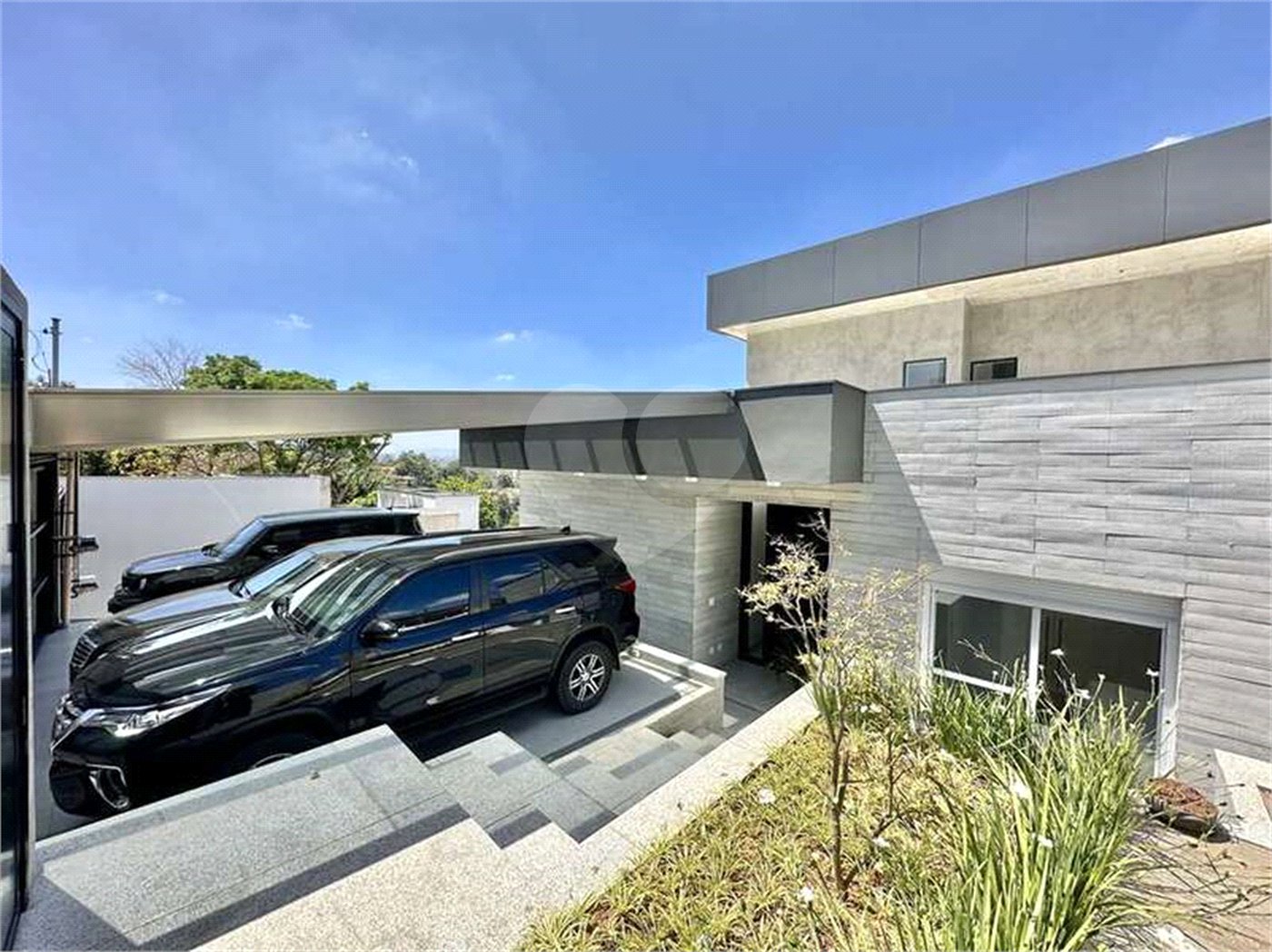 Casa Contemporânea e Mobiliada no Condomínio Palos Verdes – A Essência do Alto Padrão na Granja Viana – 7 suítes, 4 pavimentos com elevador
