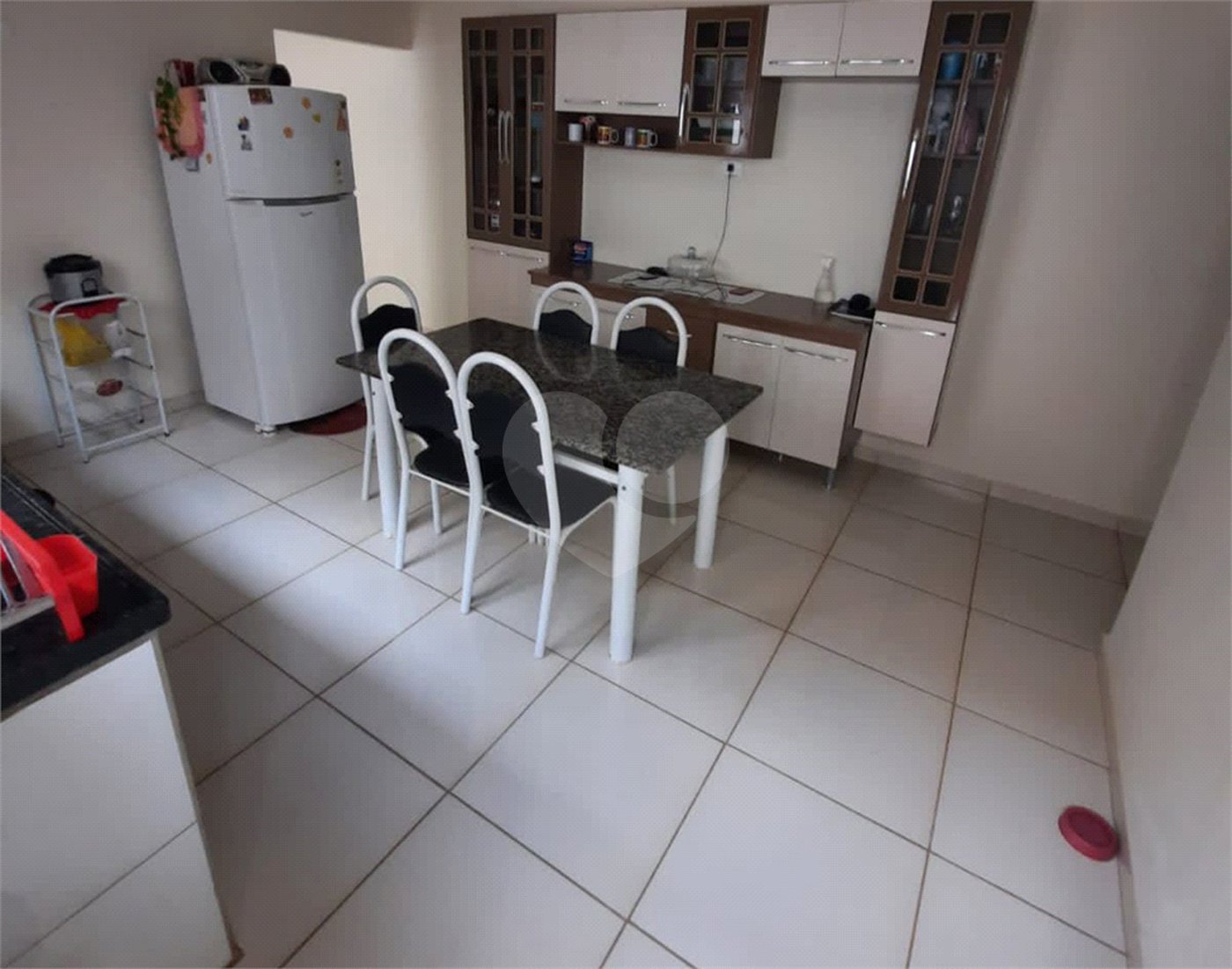 Casa Térrea com 2 dormitórios.