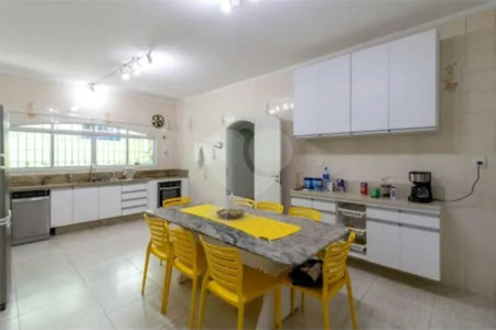 Sobrado à venda no Jardim Bom Clima, com 300 m² com 3 dormitórios piscina e churrasqueira