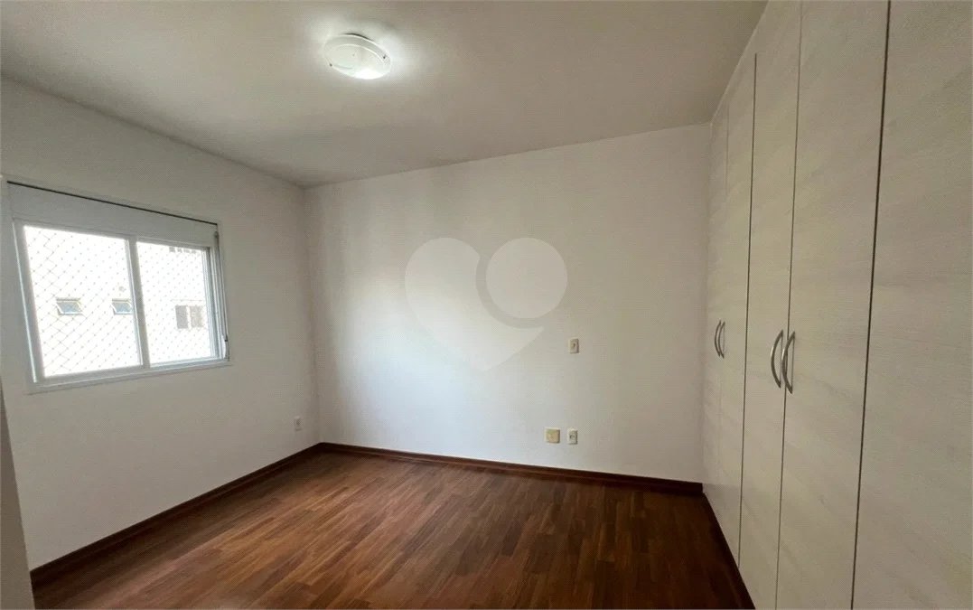 Excelente apartamento de 3 dormitórios, sendo uma Suíte e 2 vagas de garagem.