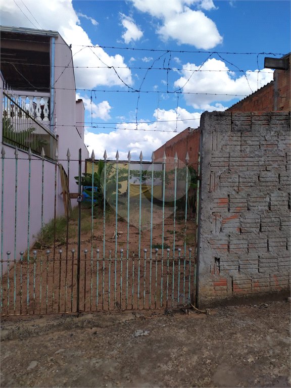 Terreno plano de 150,00 m² de área .