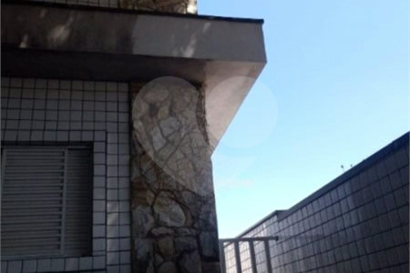 Casa com 400m², 2 dormitórios, 2 vagas de garagem, à venda na Vila Matilde.