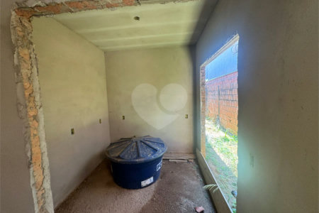 Casa á venda com 03 dormitórios, no residencial Itamarati em São Carlos.