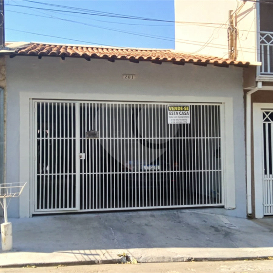 Casa à venda na região do Santa Felícia.