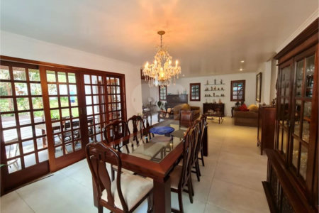 Sobrado à venda com 4 quartos, sendo 1 suíte, em Granja Julieta, São Paulo, SP