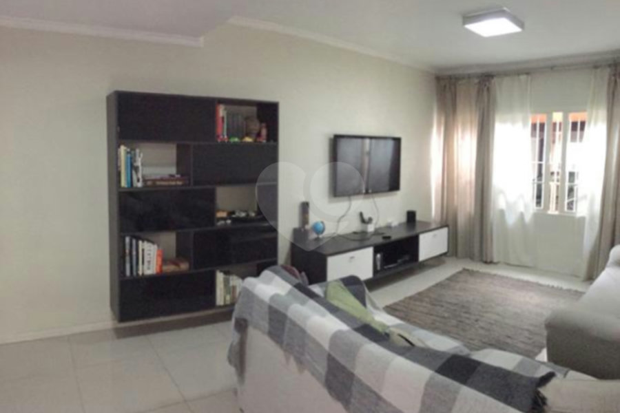 Sobrado à venda no Tremembé, 3 dormitorios com armários, sala ampla, cozinha com armários, 2 vagas , otima localização