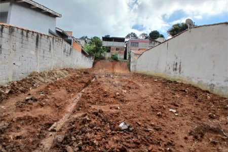 Terreno a venda com 300m² no Jardim do Trevo Atibaia