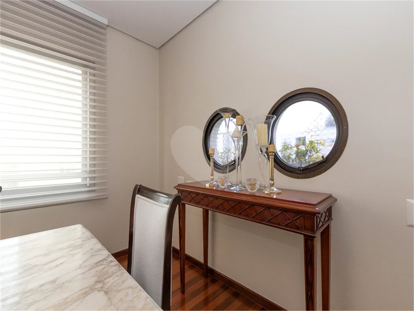 Apartamento de 233 m² à venda em Higienópolis com 4 dormitórios.