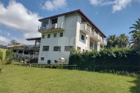 Casa à venda com 7 quartos, sendo 4 suítes, no condomínio Estância Marambaia, Vinhedo - SP
