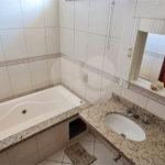 Sobrado a venda no Ipiranga de 220m² com 4 suítes e 2 vagas.Estuda permuta.