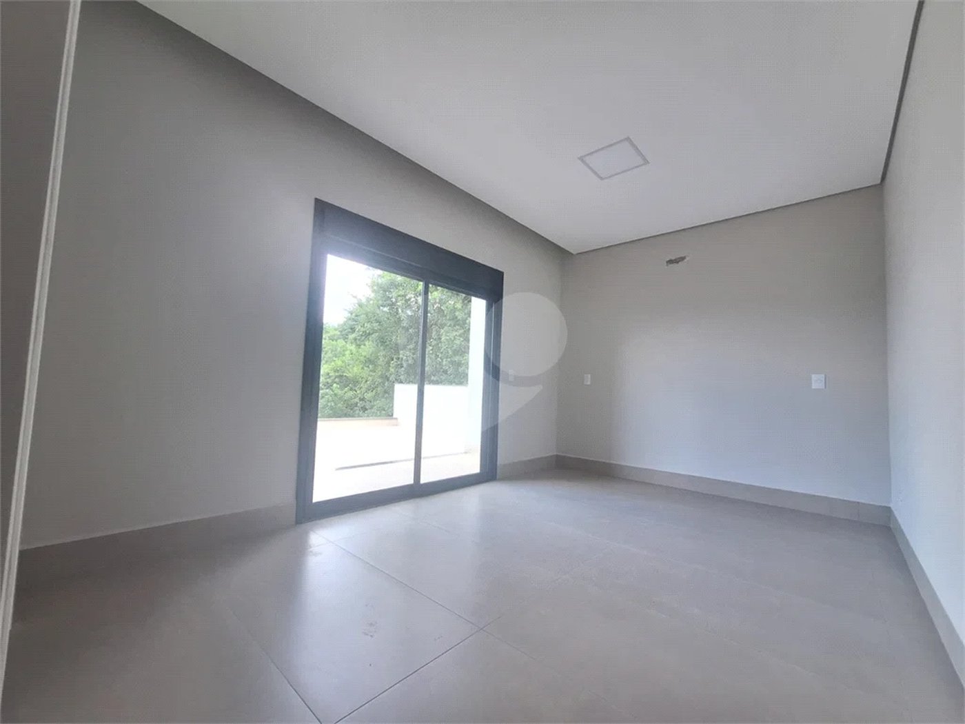 Casa NOVA com 03 suítes , piscina e condomínio com lazer completo!