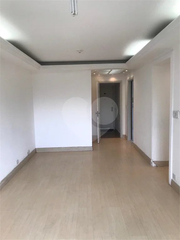 Espaço e Segurança no Bom Retiro: Apartamento de 100 m² com Infraestrutura Completa