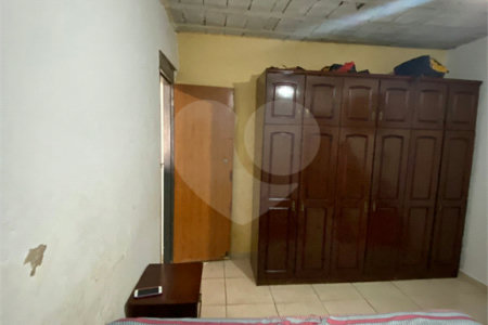 Casa Térrea com 1 dormitório.
