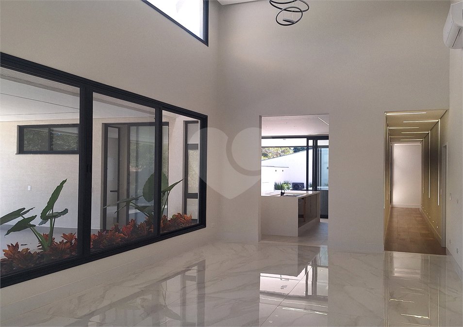 Casa a venda com 04 suítes área gourmet e 6 vagas para autos em condominio fechado Atibaia