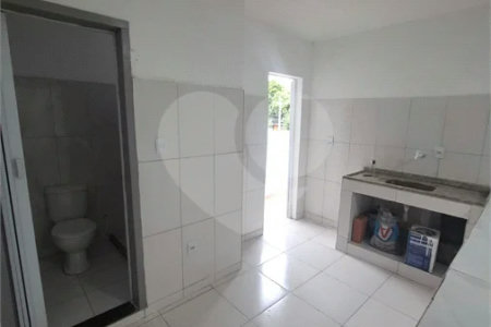 SOBRADO TIPO APARTAMENTO COM 1 QUARTO PARA LOCAÇÃO 38m² - SANTÍSSIMO