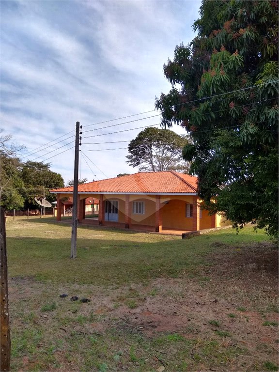 Chácara em água vermelha, localizada em ponto comercial.