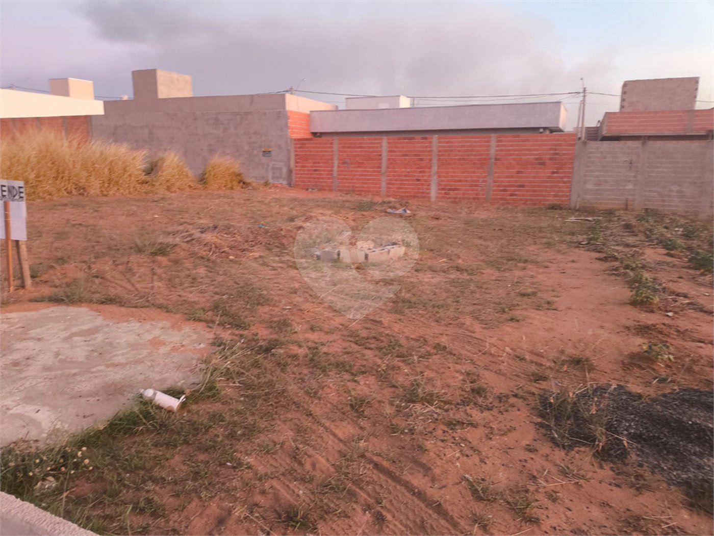 Terreno no Arcoville com 240 m²