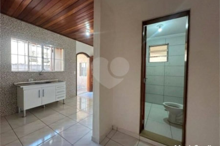 Casa com 200m² , 5 dormitórios , sendo 1 suíte , 3 vagas de garagem , à venda em Guarulhos.
