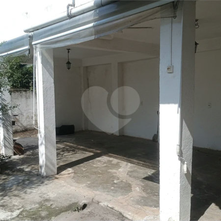 Casa de 1 dormitório com quintal e jardim na Vila Ipojuca!