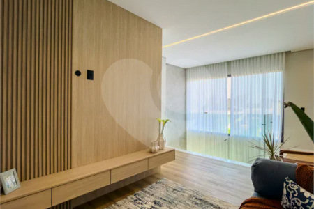 Indaiatuba - Condominio Villa Sapezal - 318 m² de Terreno - 230 m² de Área Construída - 3 suítes, sendo 1 Master com closet planejado - Sala de TV - Sala de estar integrada à Sala de jantar - Cozinha com móveis planejados - Despensa - Escritório planejado - Lavabo - Piscina com preparação para aquec