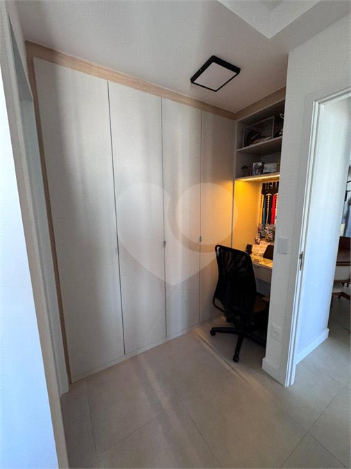 Apartamento á venda de 81m2 no Ipiranga com 2 dorms, 2 suítes, 3 banheiros, 2 vagas. Estuda permuta.