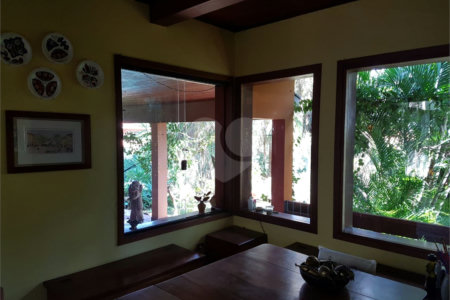 Casa térrea com piscina para venda no Parque Santa Marta