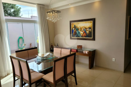 Casa térrea para venda em Araraquara/SP.