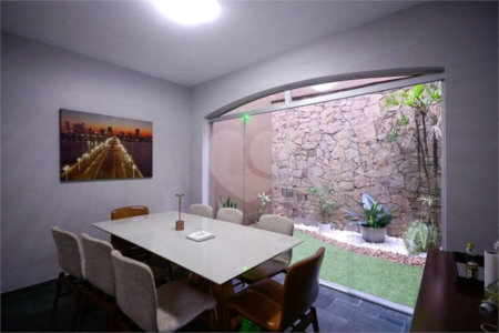 Casa com 4 Dormitórios sendo 1 suíte, com 3 Vagas