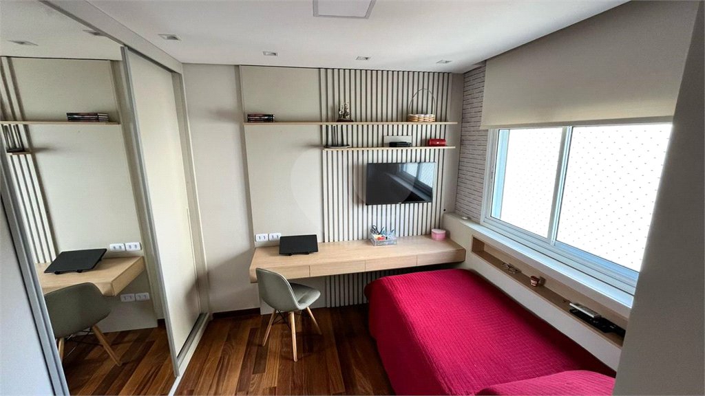 Apartamento de 176 m2 com 4 dormitórios sendo 3 suítes com 3 vagsa Condomínio Dolce Vita Avenida Lacerda Franco ,Cambuci -São Paulo