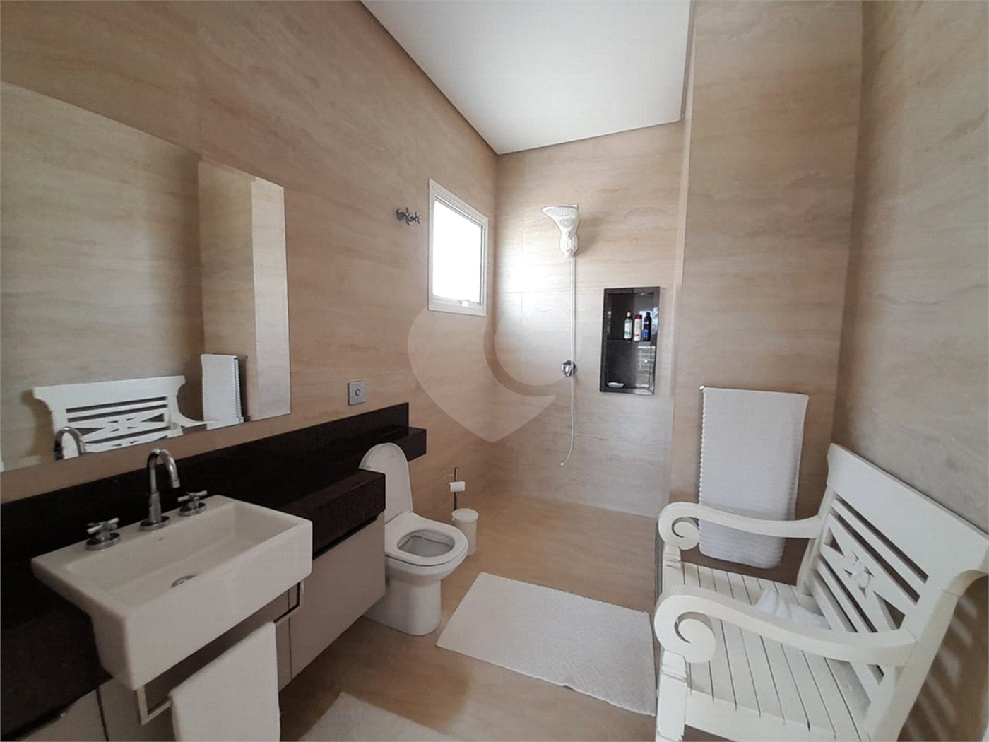 Casa à Venda no Condomínio Damha III – Elegância e Conforto para sua Família