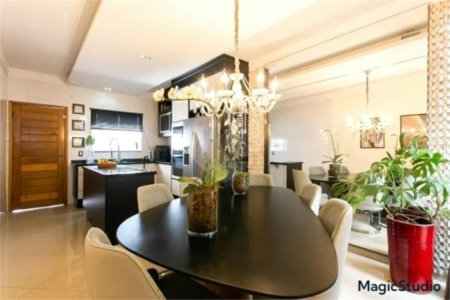 Casa com 153m², 3 dormitórios, sendo 1 suíte, 4 vagas, à venda na Penha.