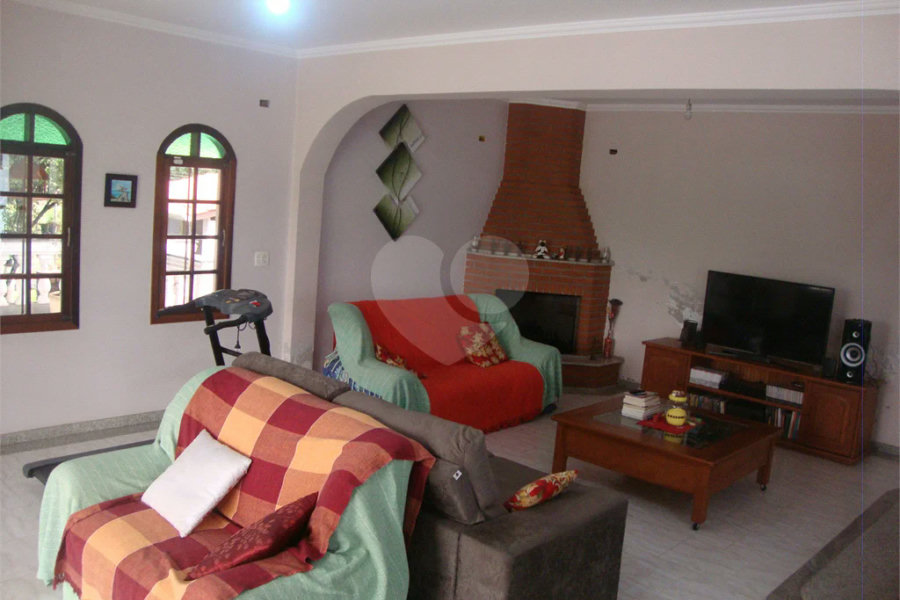 Chácara à venda com 5 quartos, sendo 2 suítes, em Jardim Arujá, Arujá, SP