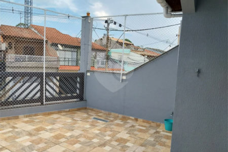 Casa com 324m², 4 dormitórios, sendo 1 suíte, 4 vagas, à venda no Jardim Las Vegas em Santo André.