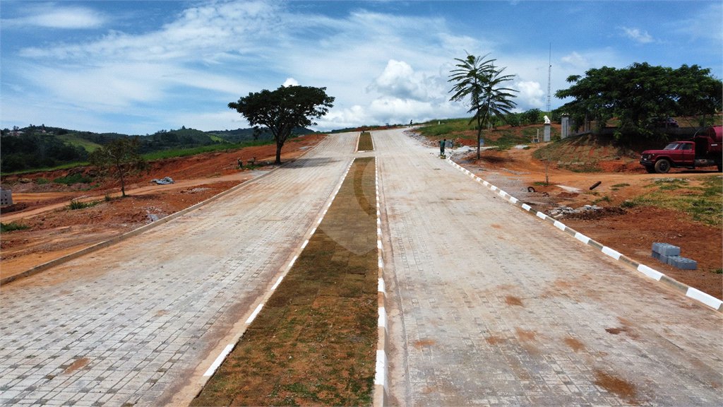 Terrenos de 300 metros em condomínio fechado e prontos para construir na região de Atibaia