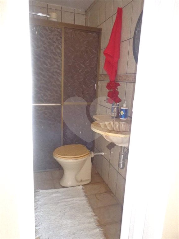 Casa Térrea com 3 dormitórios, sendo 1 suíte.