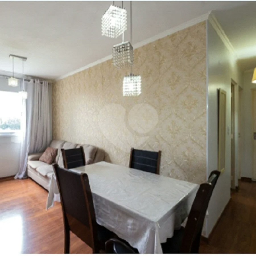 Apartamento na Mooca de 2 dormitórios, sala cozinha e banheiro, com portaria, academia e portaria.