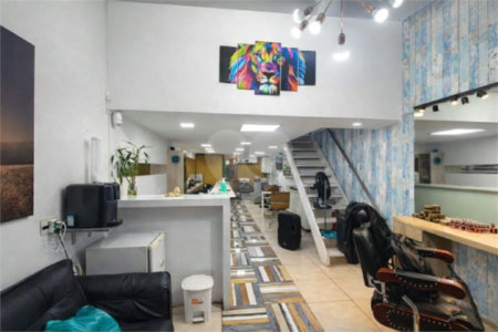 Prédio com Renda no Jabaquara - 773 m2 sendo 13 Studios, Salão Comercial e 22 vagas de garagem!