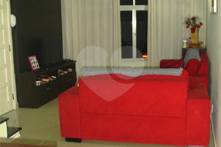 Casa Reformada 106 m² com 3 Dormitórios 2 suítes 2 vagas 3 banheiros e Espaço Gourmet na Vila Vera/SP Estuda permuta.