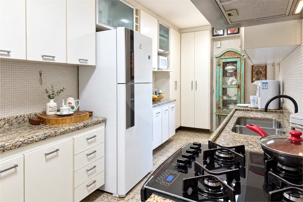 Apartamento com 3 suítes á venda no Condomínio Chácara Alto da Boa Vista, São Paulo - SP