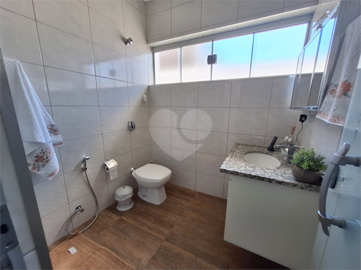 Casa à venda com 2 dormitórios á venda.