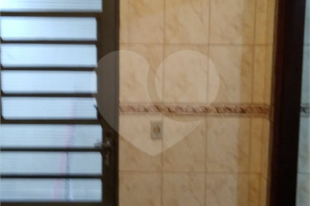 Casa Térrea com 3 dormitórios, sendo 1 suíte.