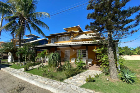 Casa à venda com 5 quartos dentro de condomínio em Vila Luiza em Búzios