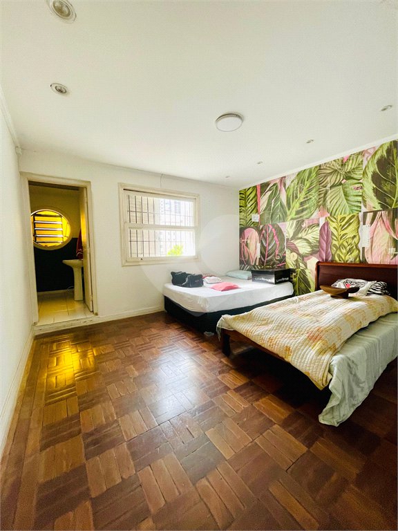 Linda casa com 600 m² e 6 vagas de garagem à venda próximo ao metrô Ana Rosa!!