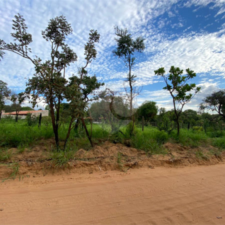 Terreno com 3.075,00 m² de área total.