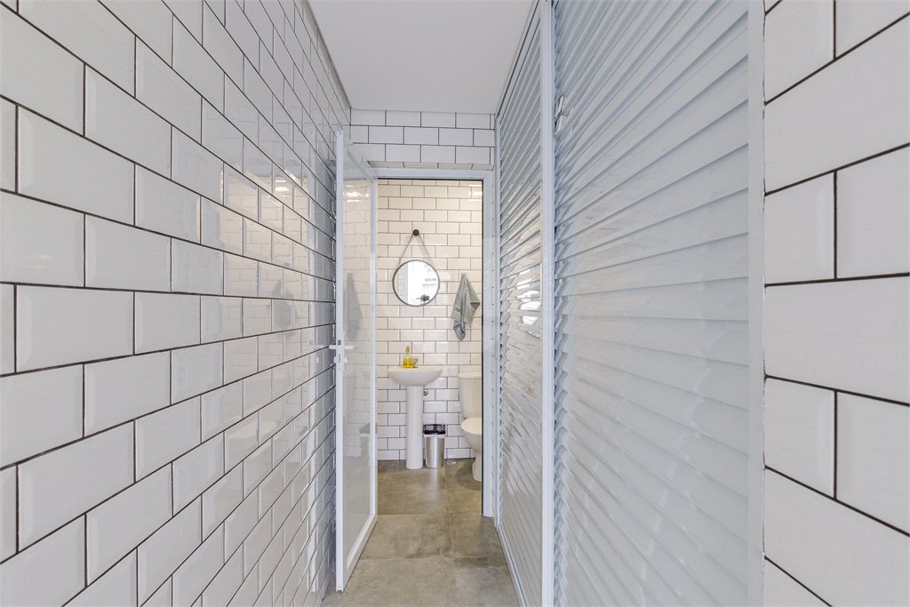 Casa à venda com 4 quartos, sendo 2 suítes, no condomínio Residencial Vila Lagos, São Paulo - SP