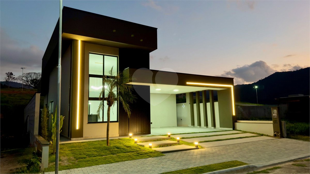 Casa térrea 3 dormitórios (3 suítes), espaço gourmet, piscina, 2 vagas garagem, condomínio fechado com ampla área lazer